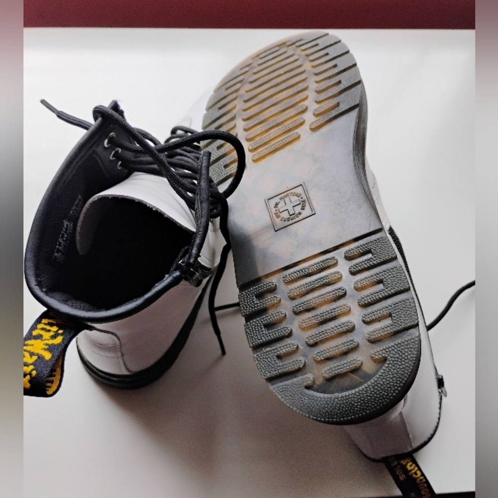 Dr. Martens ZAVALAY White Leather Boots with Black Details WOMEN'S SIZE 7 US 🆕 - Picture 8 of 9